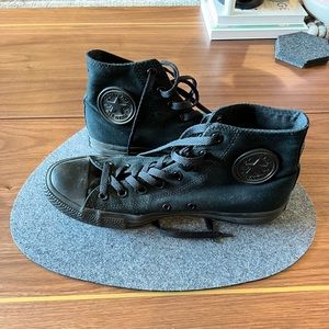 Men’s Size 11 Chuck Taylor Converse High tops